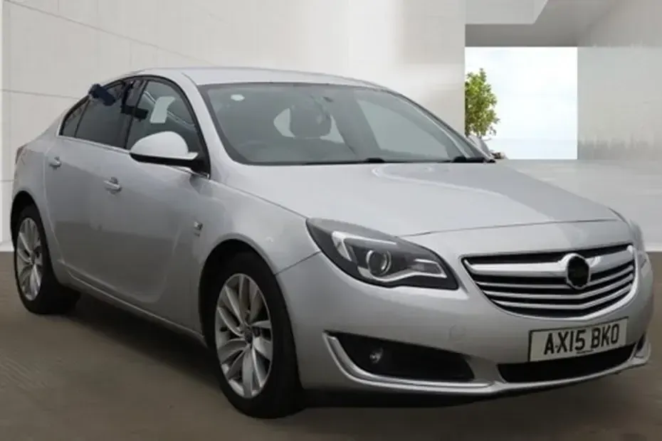 Used Vauxhall Insignia SRi 140 HP (102 kW) 2015 Silver Hatchback