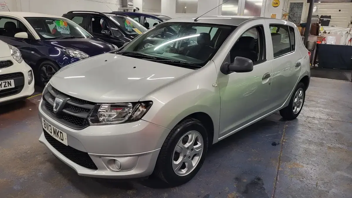 Begagnad Dacia Sandero Ambiance 74 HK (54 kW) 2013 Silver Halvkombi