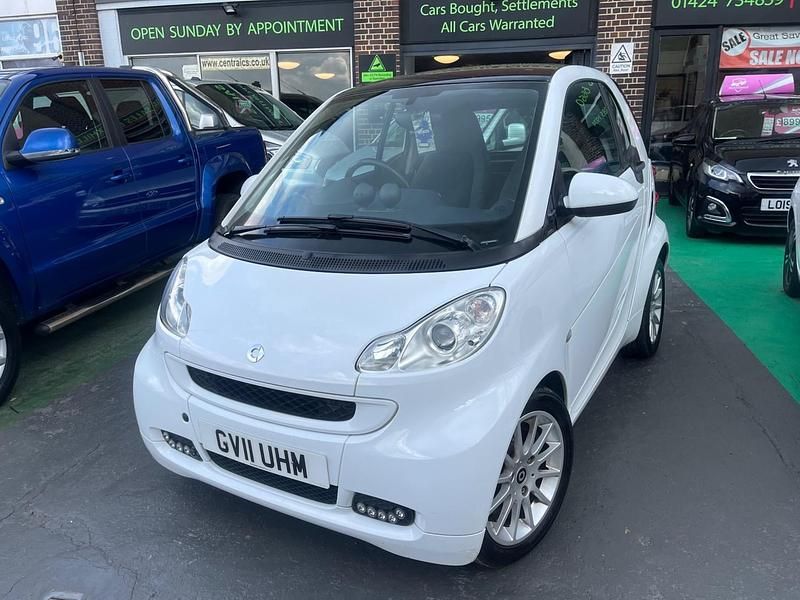 White Used 2011 Smart ForTwo Coupé Passion Coupe | £2,795 (Fair price) - Image 1/4
