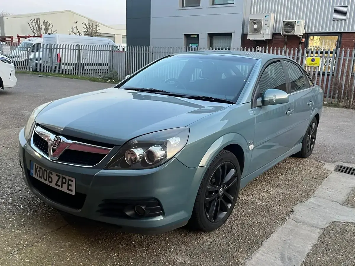 Used Vauxhall Vectra SRi 138 HP (101 kW) 2006 Grey Hatchback