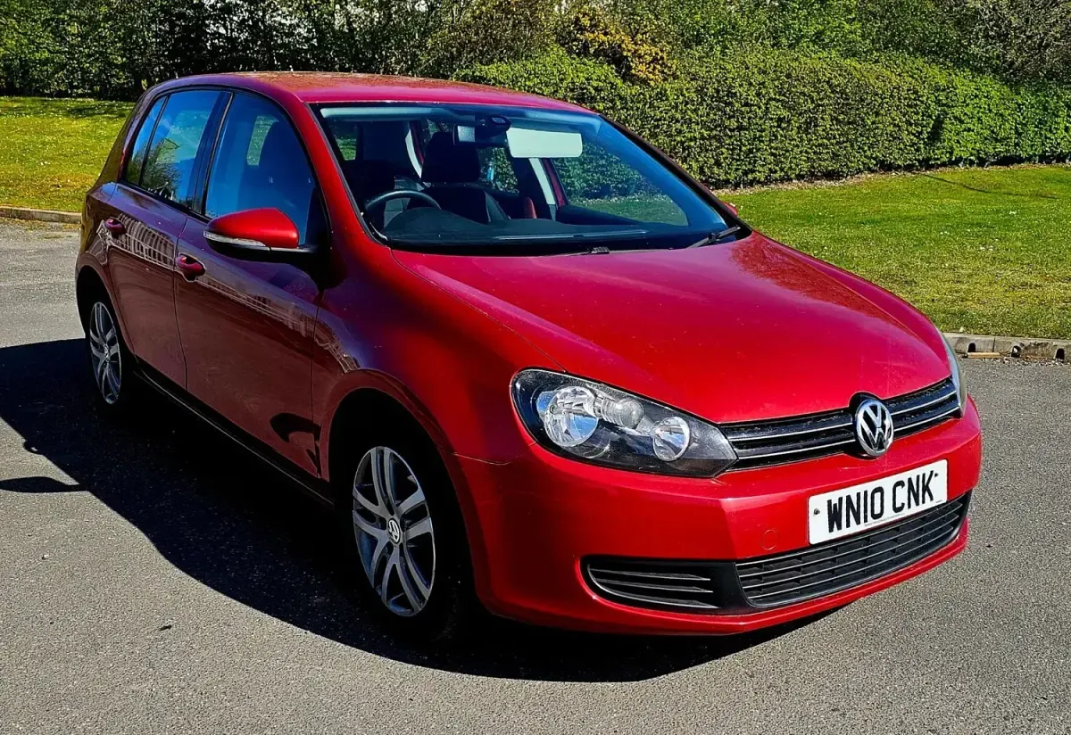 Usado VW Golf VI SE 105 HP (77 kW) 2010 Vermelho Citadino