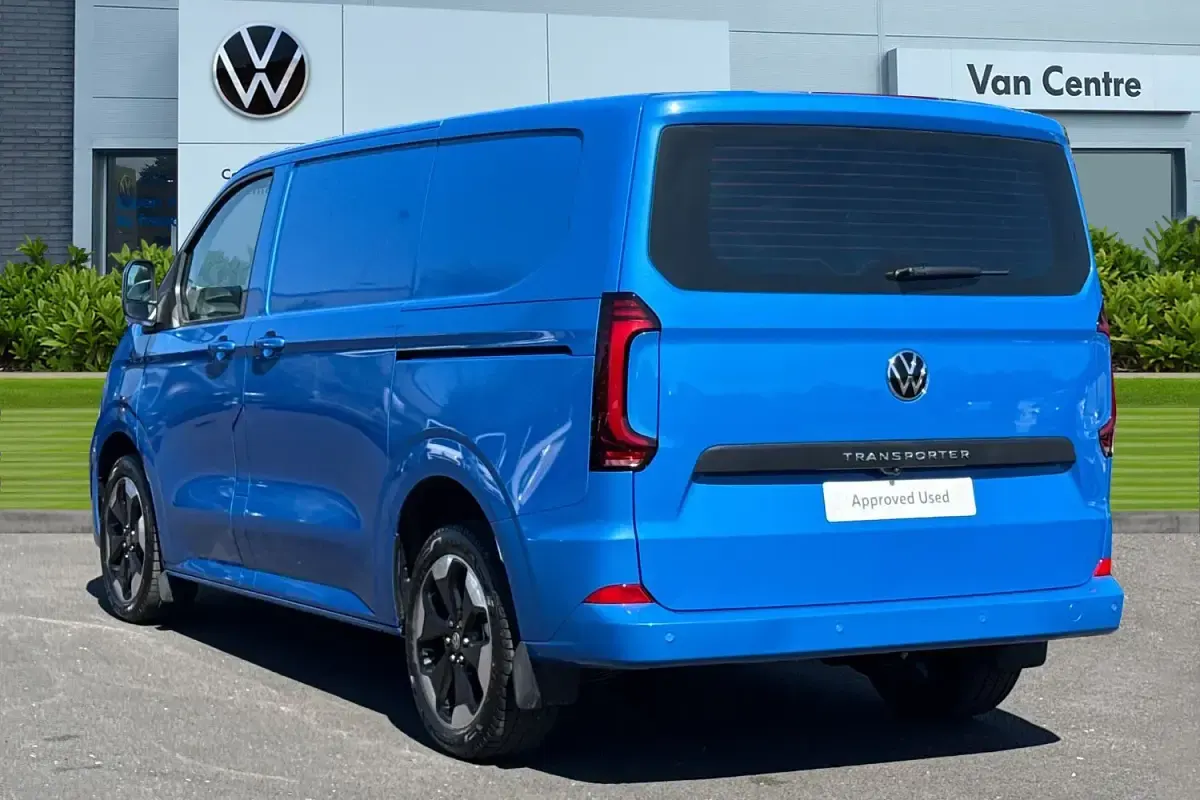 Nouă VW Transporter Pro 150 CP (110 kW) 2026 Albastru Van