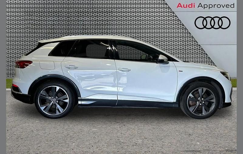 Used Audi Q4 e-tron Comfort 150 kW (204 HP) 2021 White SUV