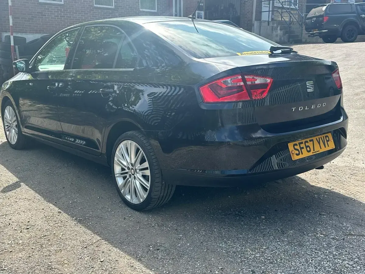Used Seat Toledo XCELLENCE 110 HP (80 kW) 2017 Black Hatchback