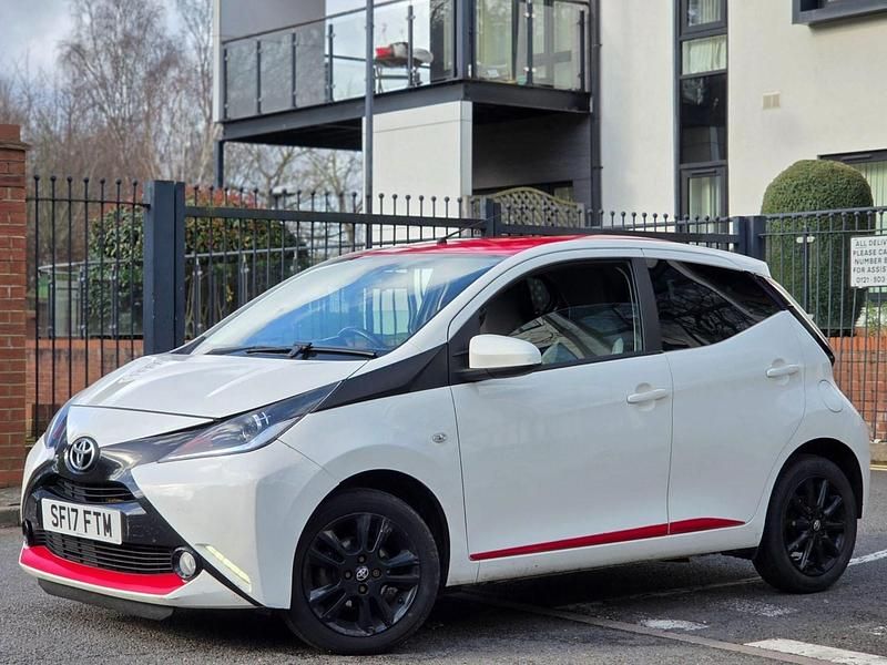 Used Toyota Aygo x-press 69 HP (50 kW) 2017 White Hatchback