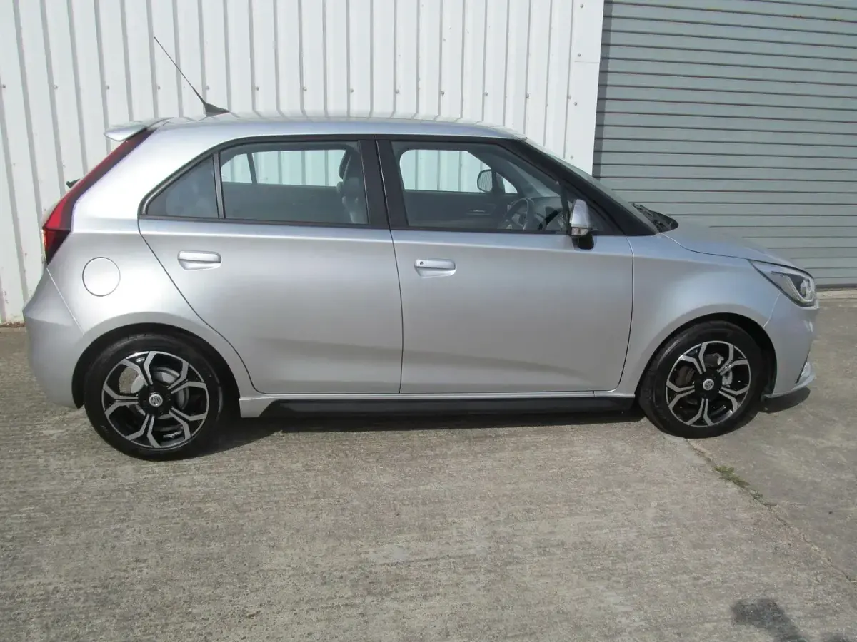 Used MG MG3 Exclusive 106 HP (77 kW) 2018 Silver Hatchback