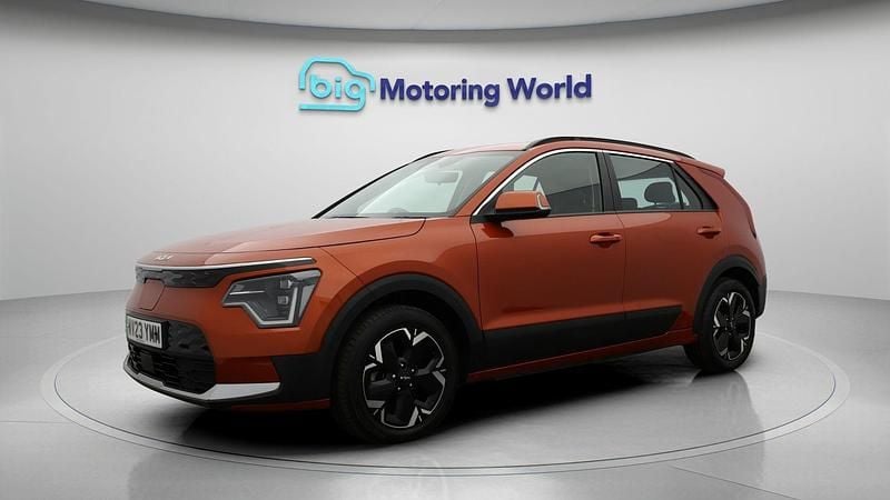 Used Kia e-Niro 147 kW (201 HP) 2023 Orange SUV