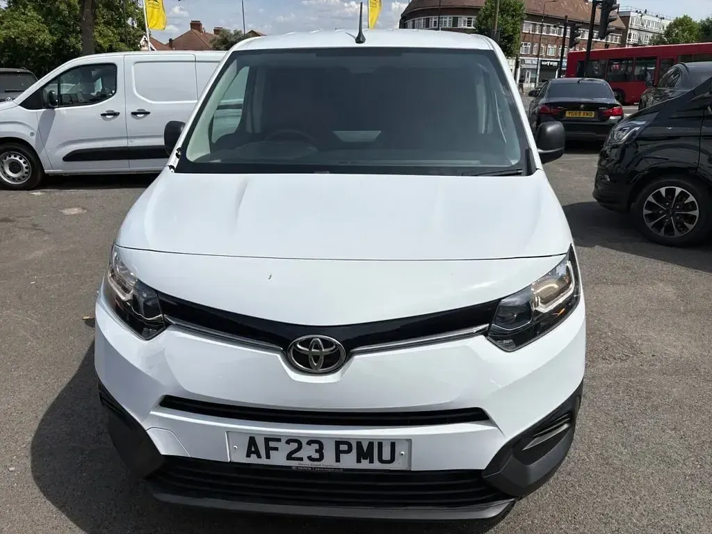 Used Toyota Proace Active 120 HP (88 kW) 2023 White MPV