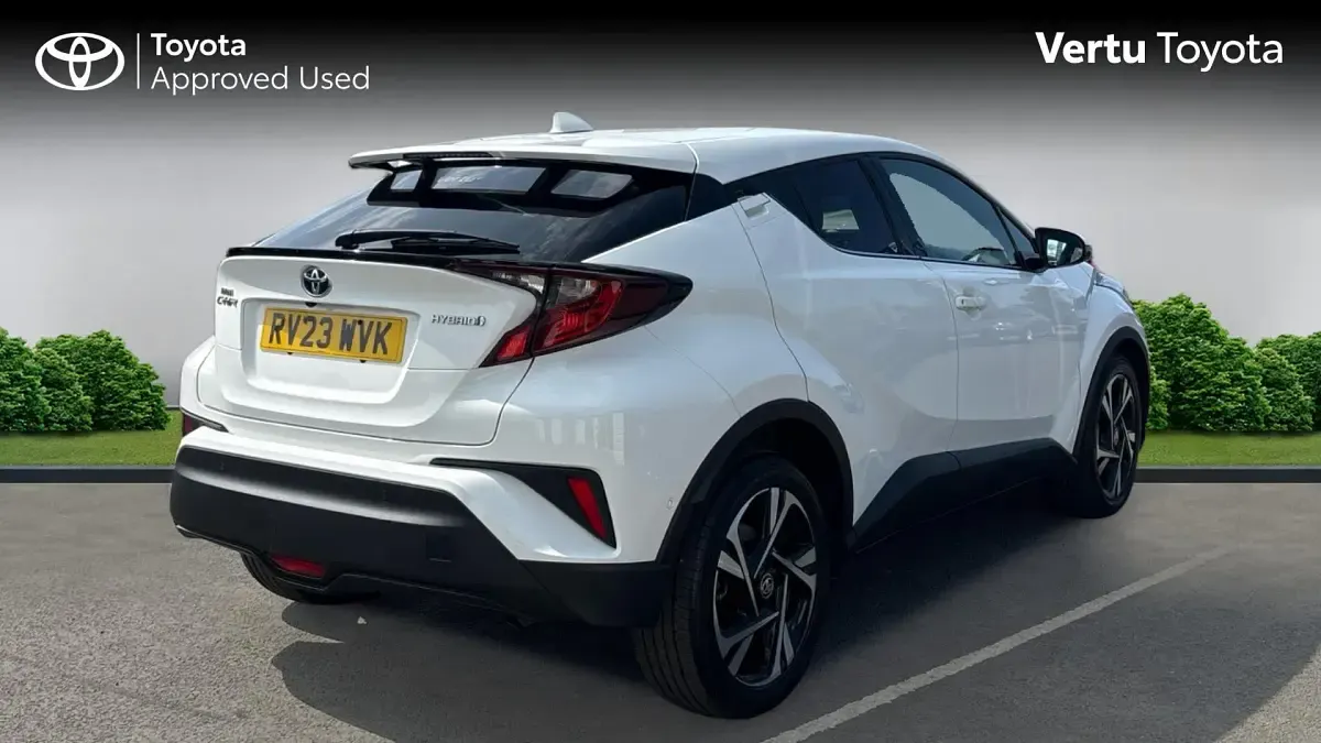 Used Toyota C-HR Design 122 HP (89 kW) 2023 Pure white (solid paint) SUV
