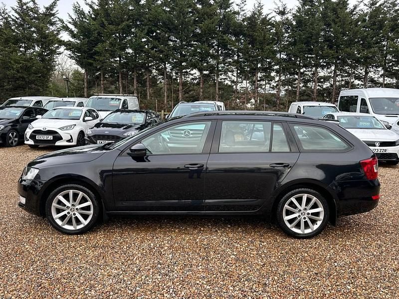 Used Skoda Octavia Elegance 184 HP (135 kW) 2015 Black Estate