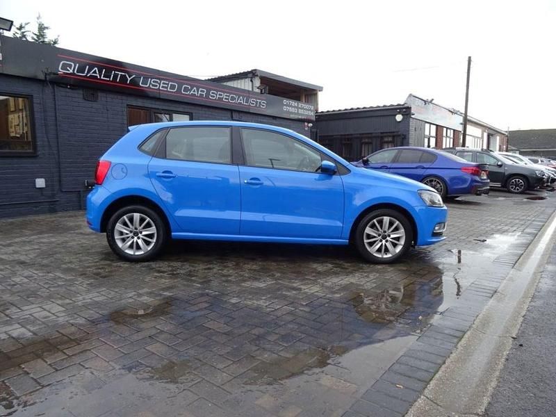 Used VW Polo SE 75 HP (55 kW) 2015 Blue Hatchback