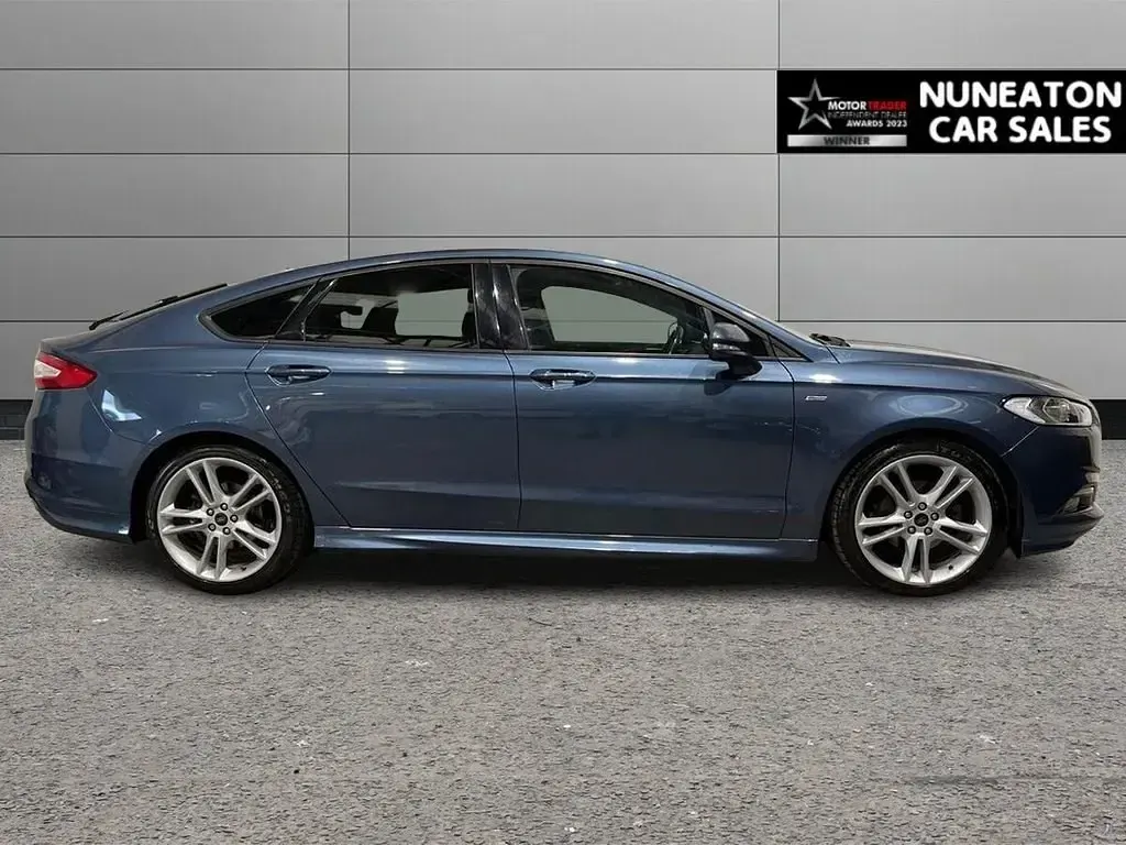 Begagnad Ford Mondeo ST-Line 180 HK (132 kW) 2018 Blå Halvkombi