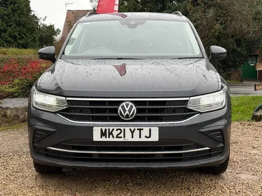 Begagnad VW Tiguan Life 150 HK (110 kW) 2021 Grå SUV