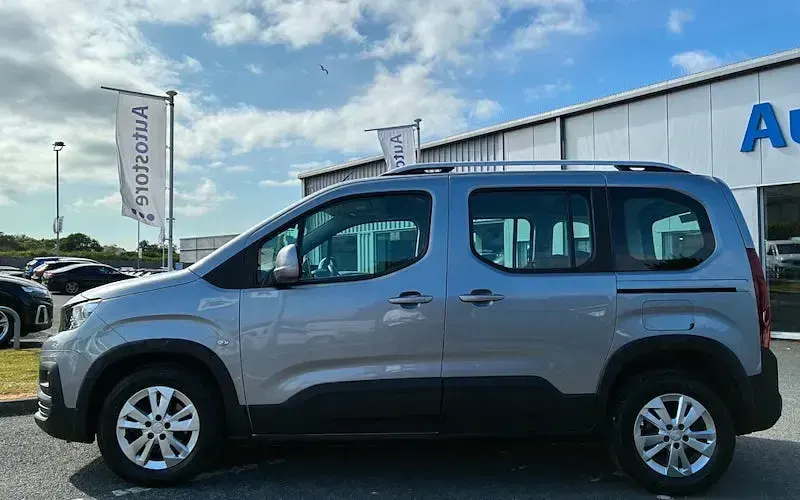 Used Peugeot Rifter Allure 102 HP (75 kW) 2023 MPV