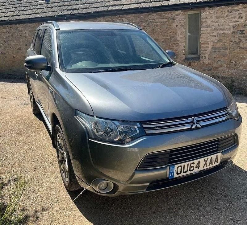 Grey Used 2014 Mitsubishi Outlander P-HEV SUV | £8,488 (Good price) - Image 1/4