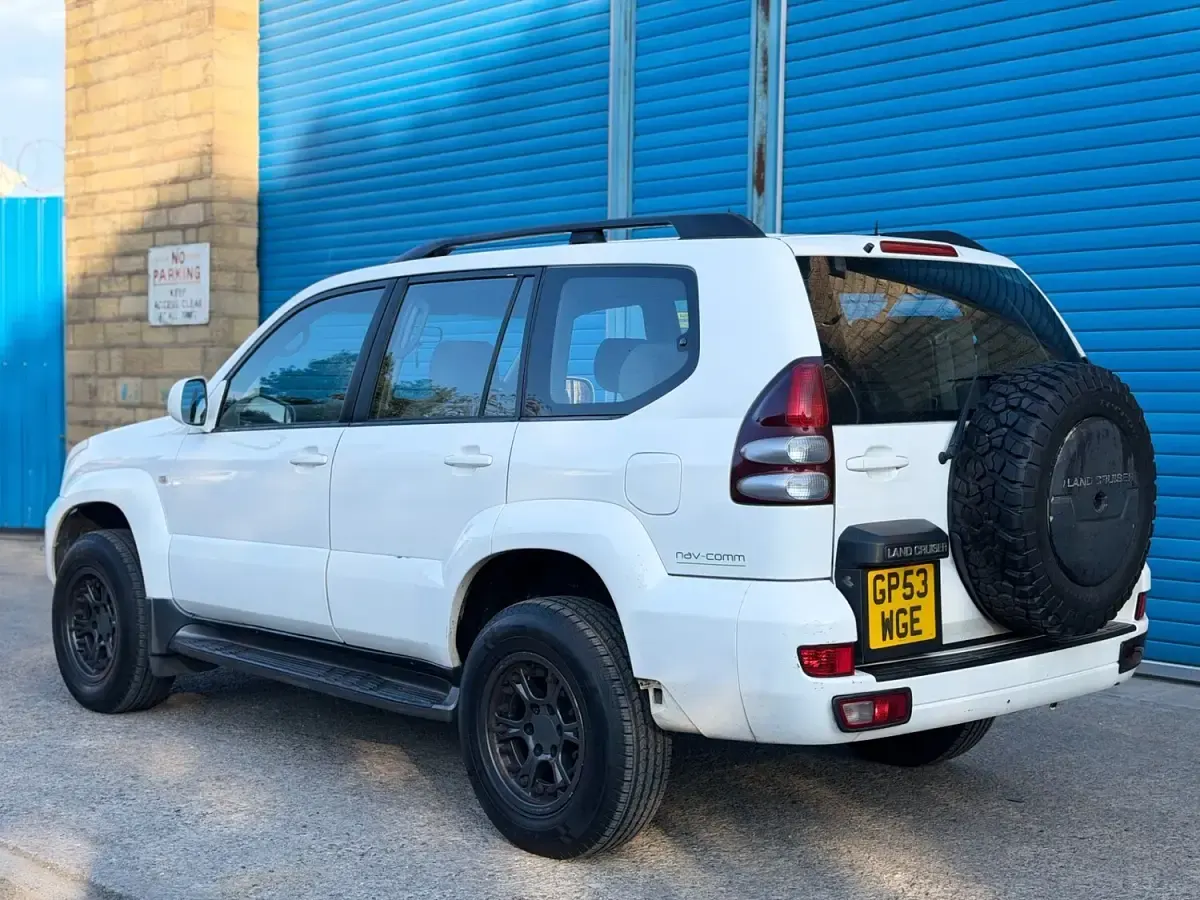 Used Toyota Land Cruiser 2004 White SUV