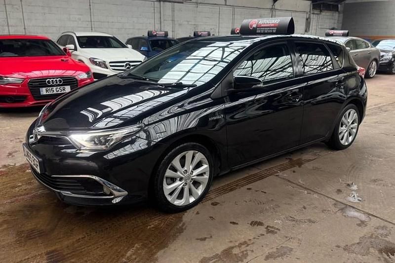 Used Toyota Auris Hybrid 136 HP (100 kW) 2015 Black Hatchback