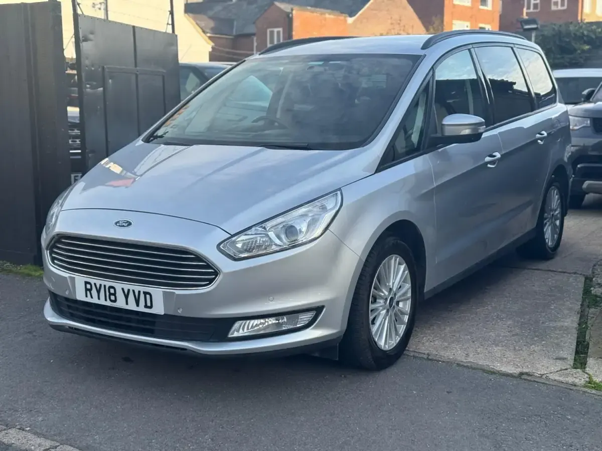 Begagnad Ford Galaxy Zetec 2025 Silver Minibuss