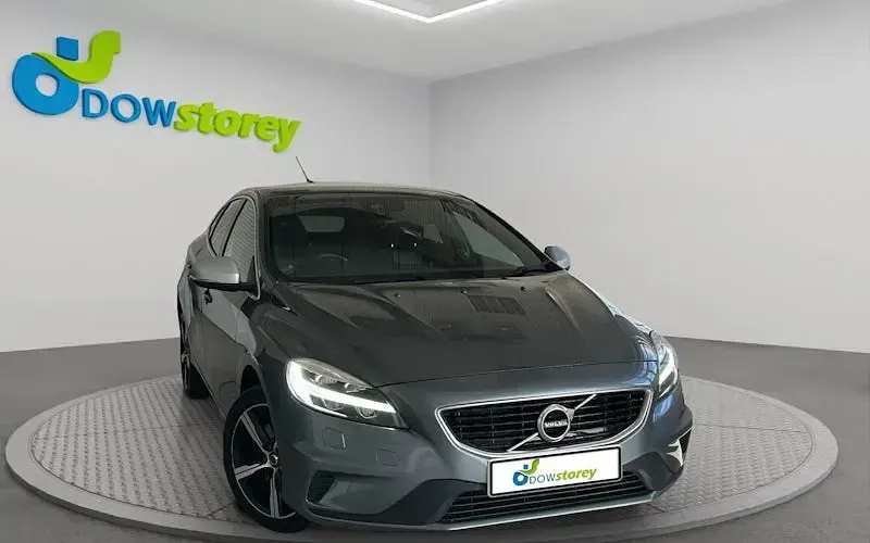 Used Volvo V40 R-Design 122 HP (89 kW) 2018 Hatchback