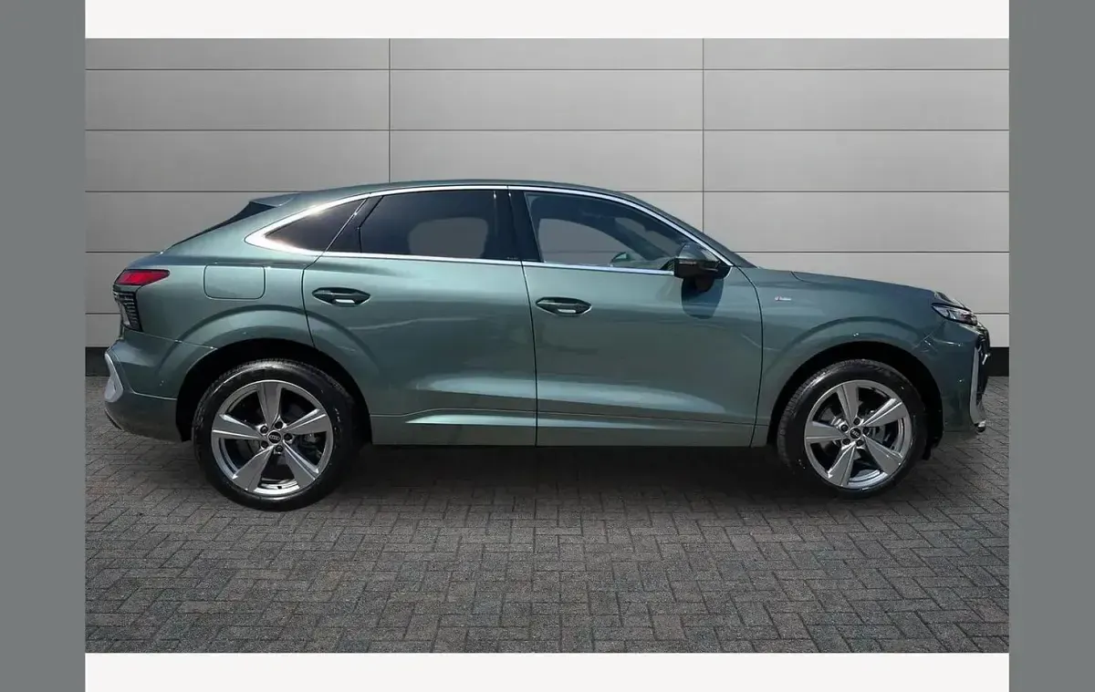 New Audi Q3 S-Line 150 HP (110 kW) 2026 Green SUV