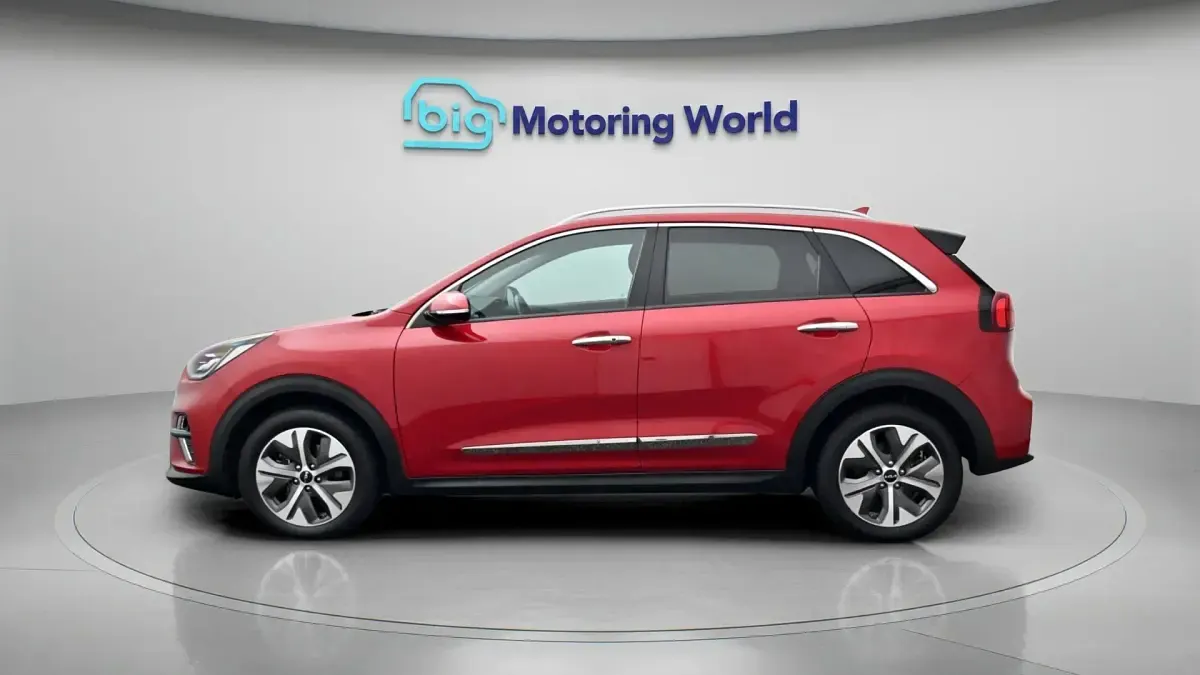 Used Kia e-Niro Plus 147 kW (201 HP) 2022 Red SUV
