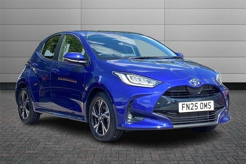 Blue New 2025 Toyota Yaris Hybrid Design Hatchback | £20,499 (Fair price) - Image 1/3
