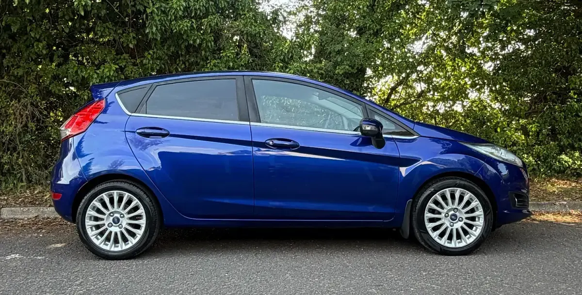 Used Ford Fiesta Titanium 125 HP (91 kW) 2014 Blue Hatchback