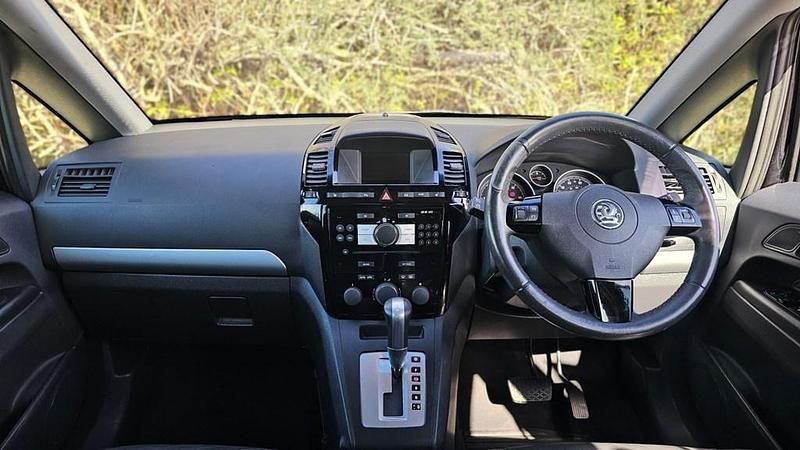 Second-hand Vauxhall Zafira Elite 2010 Negru Monovolum