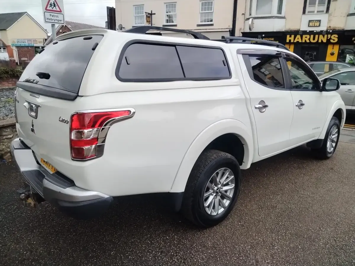 Used Mitsubishi L200 2017 White Pickup