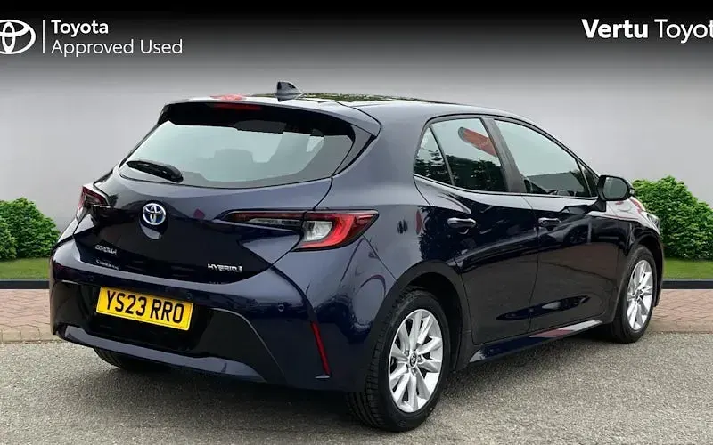 Used Toyota Corolla 140 HP (102 kW) 2026 Hatchback