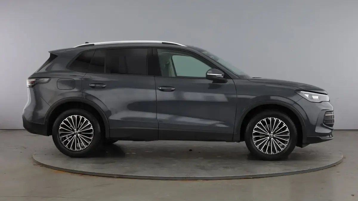 Usado VW Tiguan Match 130 HP (95 kW) 2024 Cinzento SUV
