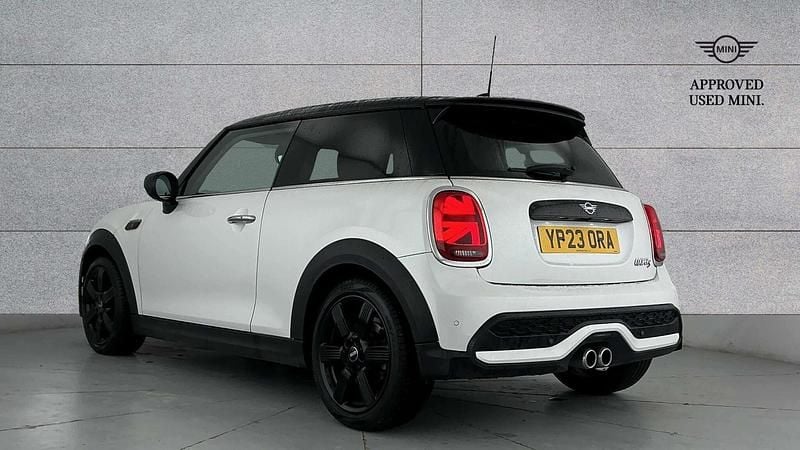 Used Mini Cooper S Classic 176 HP (129 kW) 2023 White Hatchback