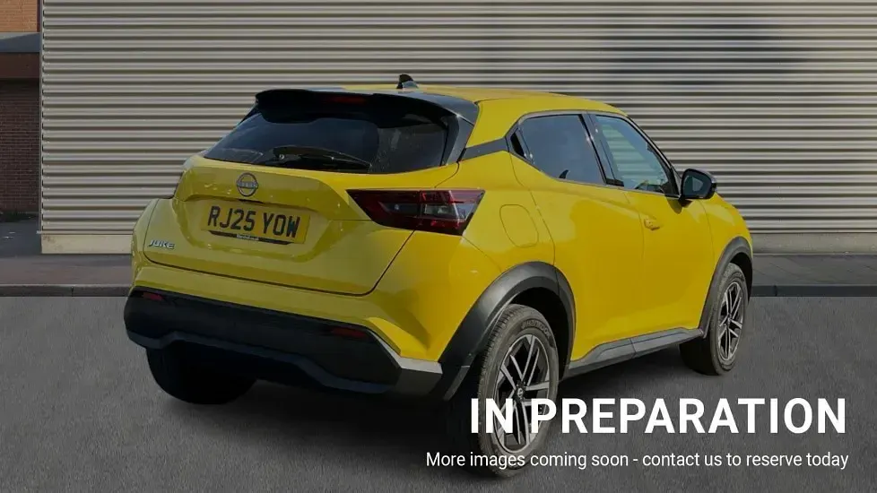Used Nissan Juke N-Connecta 114 HP (83 kW) 2025 Iconic yellow SUV