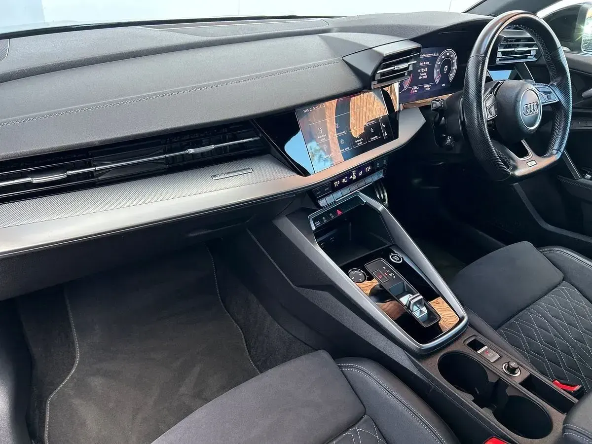Begagnad Audi A3 Design 150 HK (110 kW) 2023 Grå Sedan