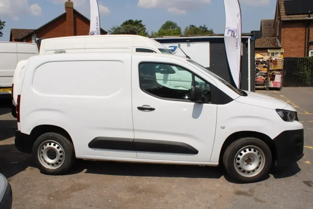 Used Peugeot Partner Premium 102 HP (75 kW) 2023 White MPV