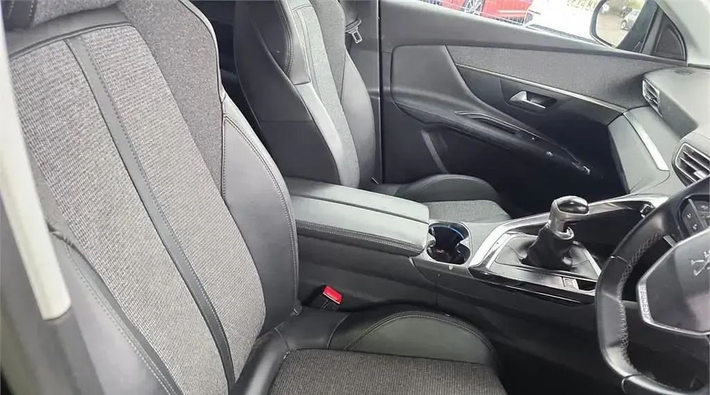 Used Peugeot 3008 Allure 129 HP (94 kW) 2020 Black SUV