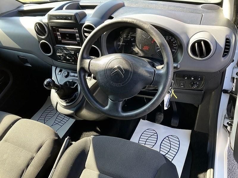 Used Citroën Berlingo 100 HP (73 kW) 2017 White MPV