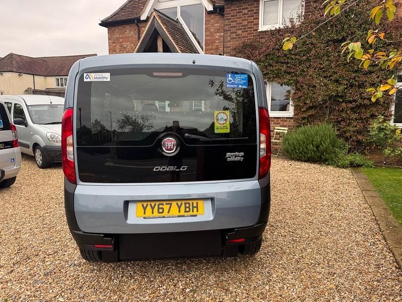 Used Fiat Doblò Pop 95 HP (69 kW) 2018 Blue MPV