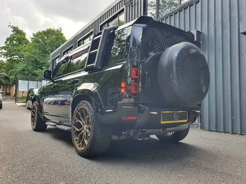 Used Land Rover Defender HSE Dynamic 300 HP (220 kW) 2023 Black SUV