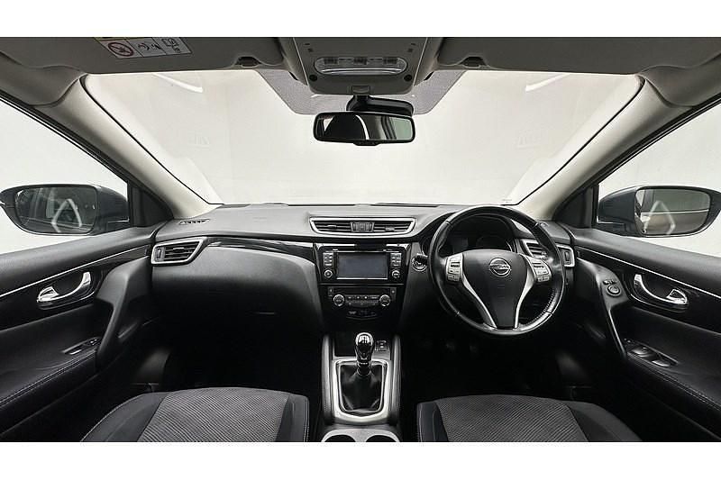 Used Nissan Qashqai N-Connecta 110 HP (80 kW) 2016 Bronze SUV