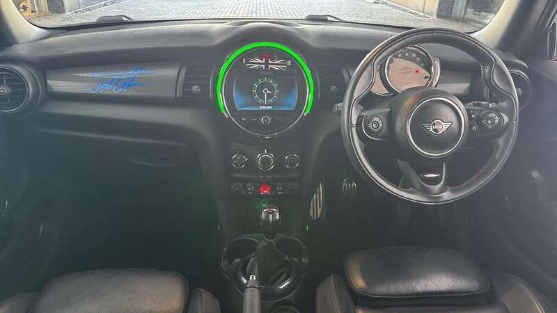 Image 4/4
