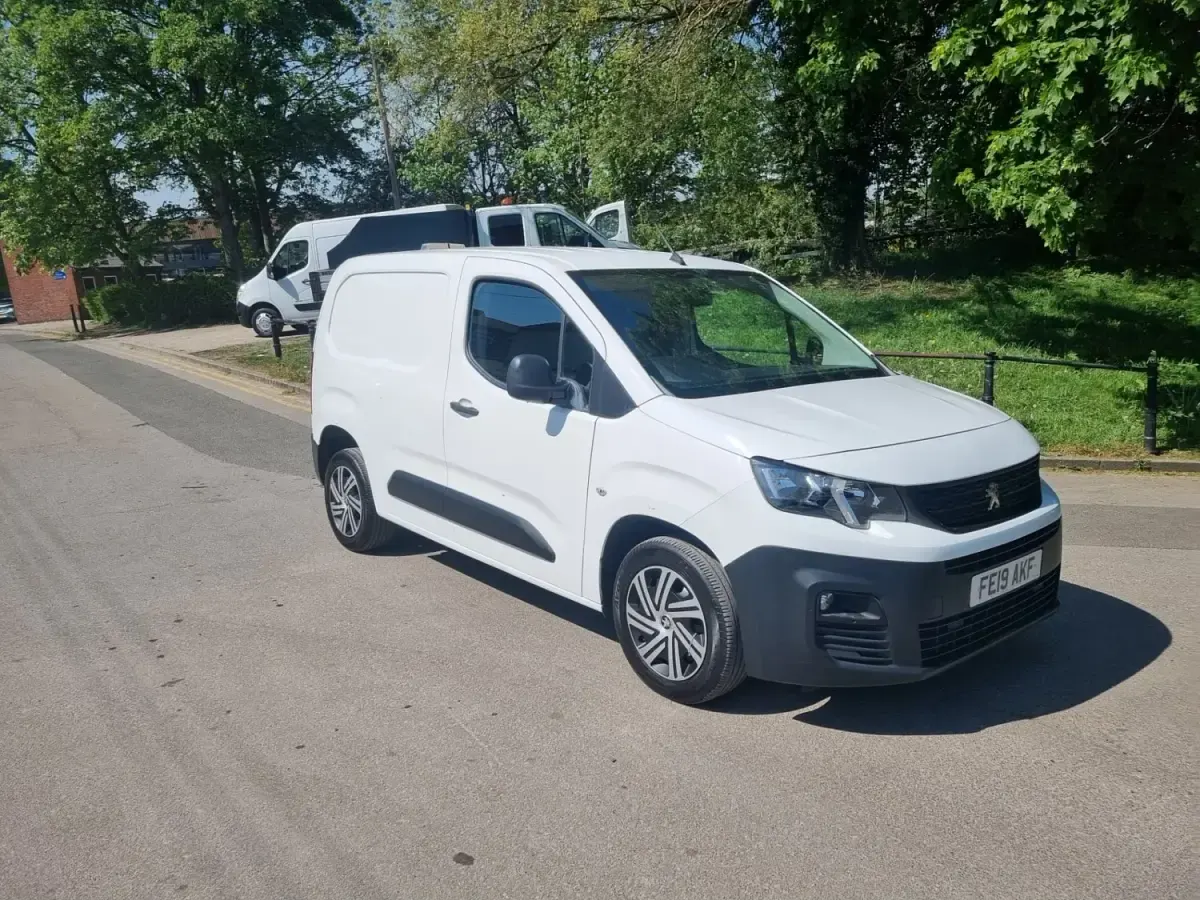 Second-hand Peugeot Partner 2019 Alb Monovolum