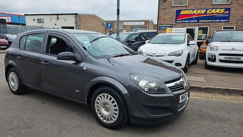Grey Used 2009 Vauxhall Astra Hatchback | £1,699 (Fair price) - Image 1/4
