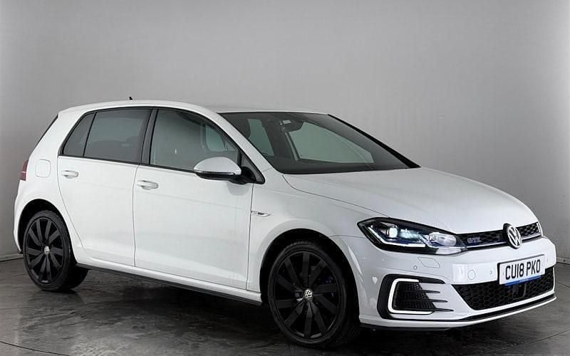 Used 2020 VW Golf VII Advance Hatchback | £13,800 (Good price) - Image 1/3