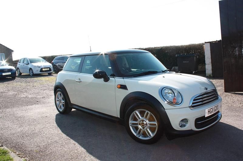 Used Mini Cooper Hatch 2011 White Hatchback