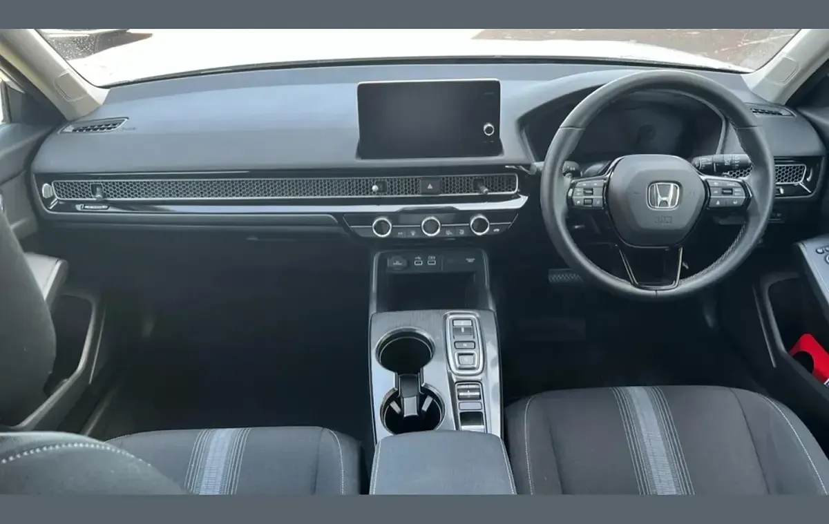 Begagnad Honda Civic Elegance 143 HK (105 kW) 2025 Vit Halvkombi