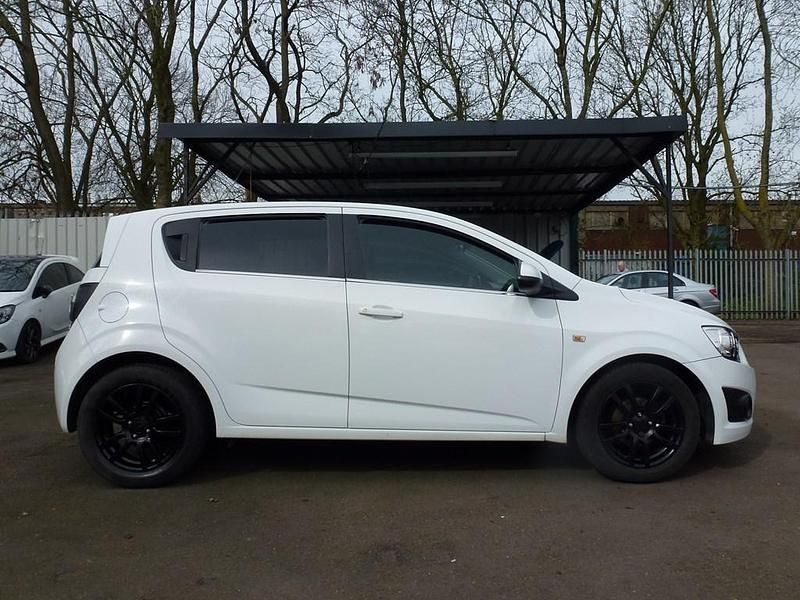 Used Chevrolet Aveo LTZ 100 HP (73 kW) 2012 White Hatchback
