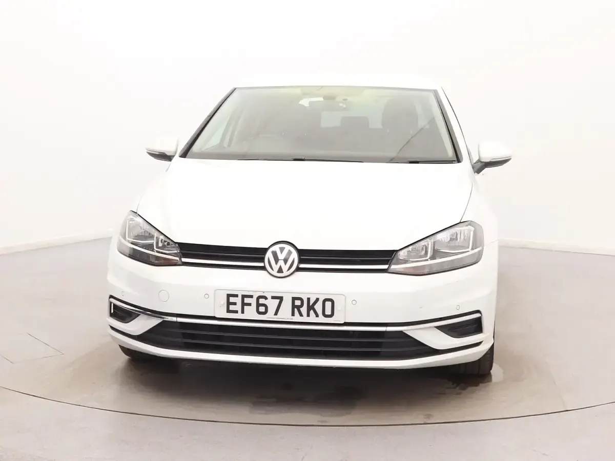 Used VW Golf VII SE 125 HP (91 kW) 2017 White Hatchback