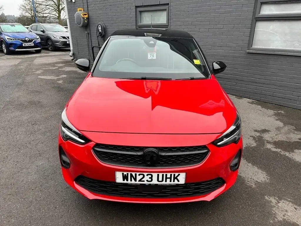 Begagnad Vauxhall Corsa-e Edition 100 kW (136 HK) 2023 Röd Halvkombi