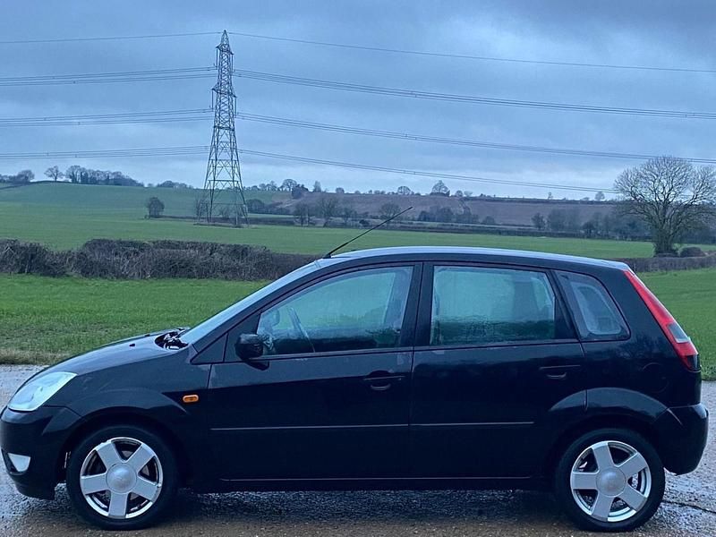 Used Ford Fiesta Zetec 79 HP (58 kW) 2005 Black Hatchback
